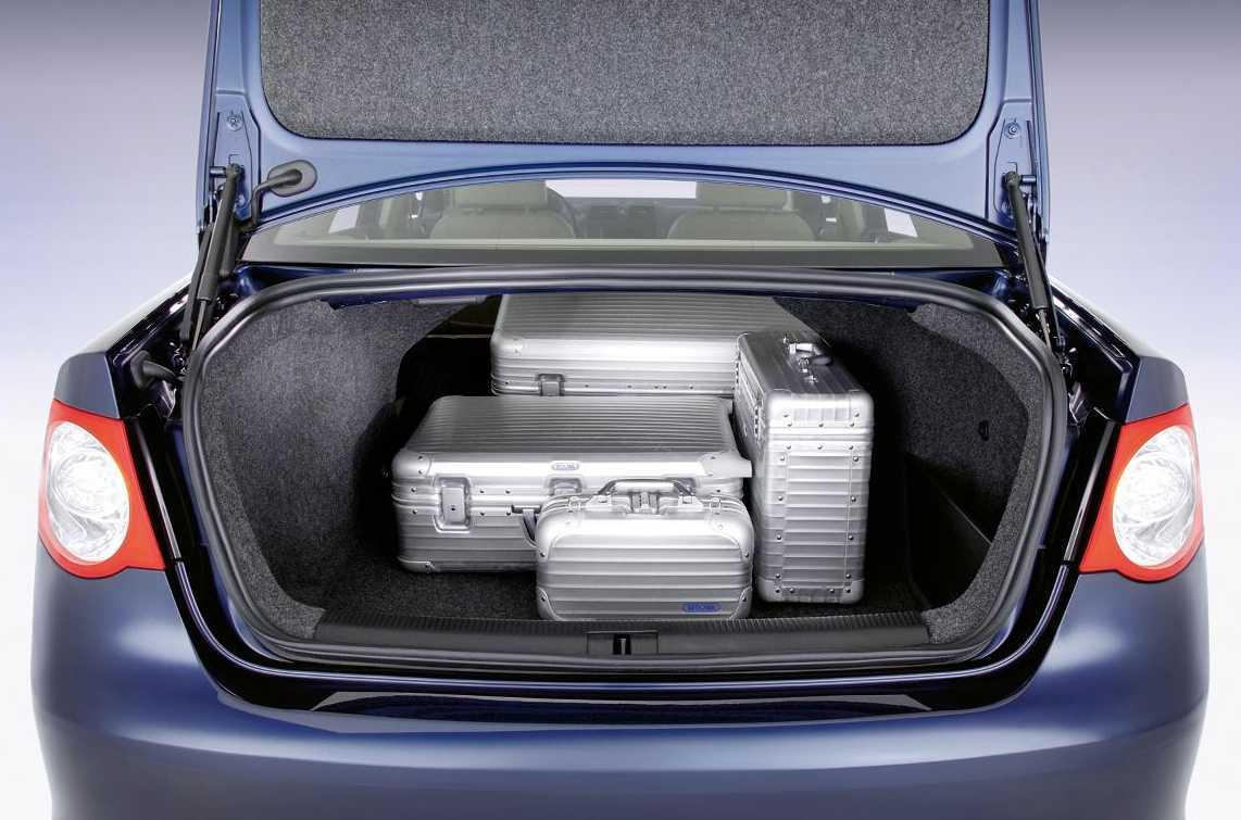 Każdy element wcześniej czy później może się zużyć lub ulec awarii. Niektóre warto mieć w zapasie podczas podróży w trasie. fot. Newspress