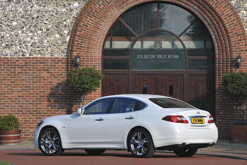 Infiniti M37 posiadał fabryczną homologację bankowozu typu C dla odliczenia 100% podatku VAT (tylko w wersji jako bankowóz)