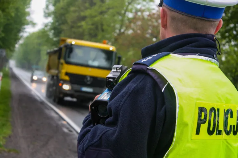 Czego nie może policjant podczas kontroli drogowej?