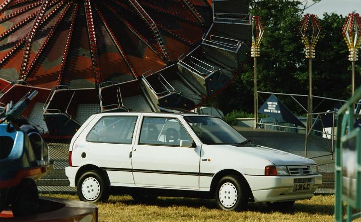 Prawidłowa zmiana biegów wpływa na płynność jazdy; fot. Newspress