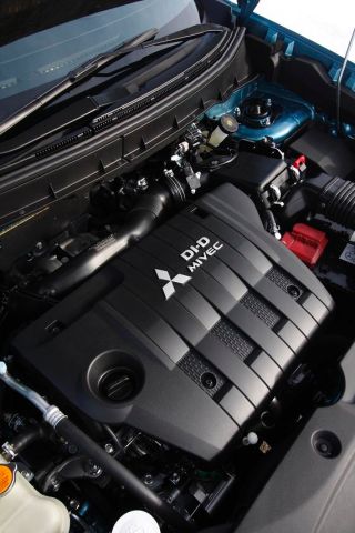 Turbodoładowany silnik 2.2 DID MIVEC o symbolu 4N14 według danych producenta spala 5,6 litra oleju napędowego w cyklu pozamiejskim. Fot. Mitsubishi