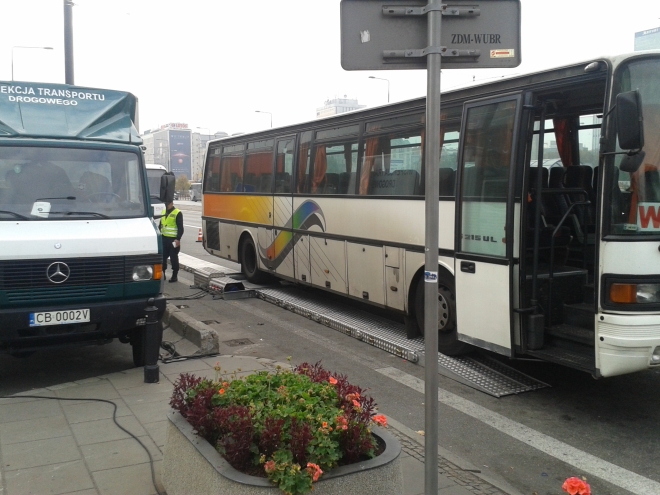 Bezpieczna droga do szkoły: policja kontroluje autobusy