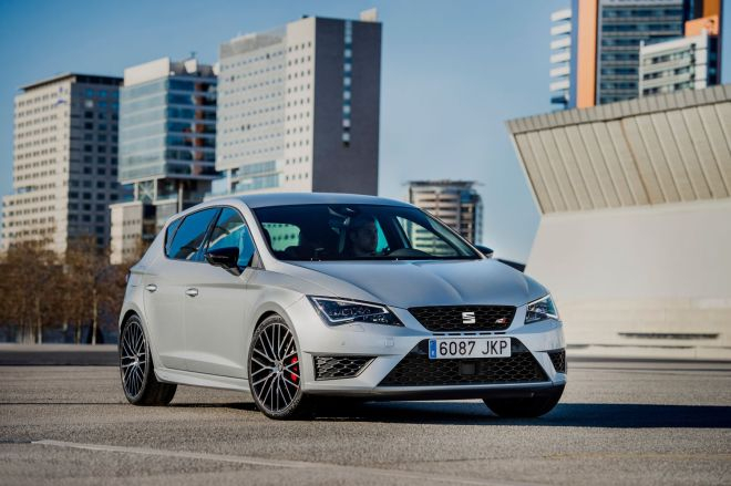 Seat Leon CUPRA 290 to najmocniejszy seryjnie produkowany model hiszpańskiego producenta. Według informacji Seata, najnowsza odmiana CUPRy przyspiesza od 0 do 100 km/h w 5,7 s. Co jeszcze o nim wiemy?