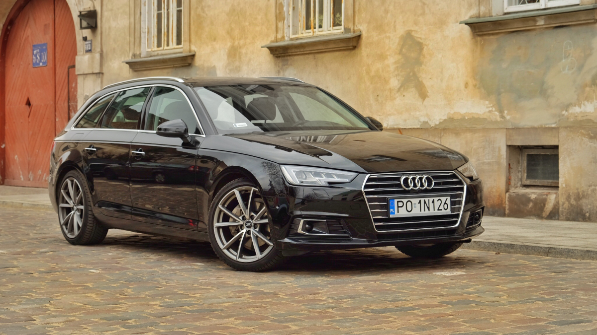 Według danych producenta Audi A4 Avant 2.0 TDI 190 KM S tronic waży 1605 kg, przyspiesza od 0 do 100 km/h w 7,9 s i może się rozpędzić do 230 km/h.