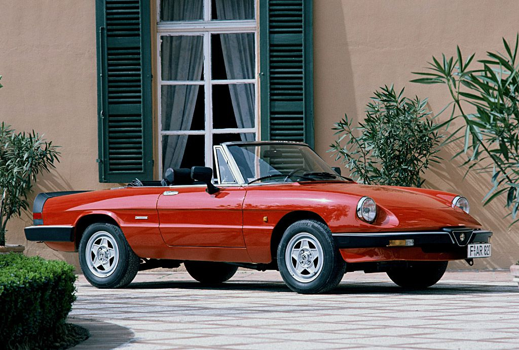 Alfa Romeo Spider to mały samochodzik z zacięciem sportowym.fot.Lancia