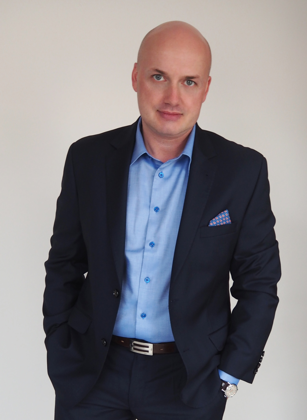 Tomasz Dauerman, założyciel i właściciel Kancelarii Prawa Sportowego i Gospodarczego „Dauerman”,  radca prawny, lobbista, miłośnik i znawca sportu, wykładowca, menedżer ponad stu znanych sportowców, członek Business Centre Club.