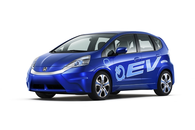 Honda Jazz EV Concept jest zapowiedzią kierunku rozwoju oraz stylistyki seryjnego pojazdu elektrycznego, który pojawi się w USA i Japonii w 2012 roku. fot. Honda