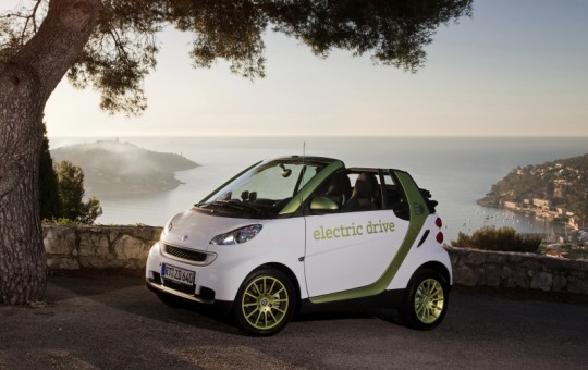 Od roku 2012 silniki trakcyjne będą stosowane w pojazdach elektrycznych marek Mercedes-Benz i smart, którą zapoczątkuje nowa generacja modelu smart fortwo electric driver fot. Mercedes