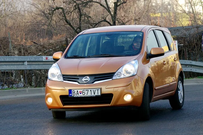 Nissan Note 1.4 Acenta przód Fot. Maciej Medyj