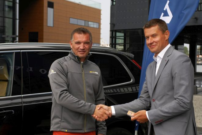 Kapitan Zbigniew Gutkowski rozpoczął podróż Volvo XC90.