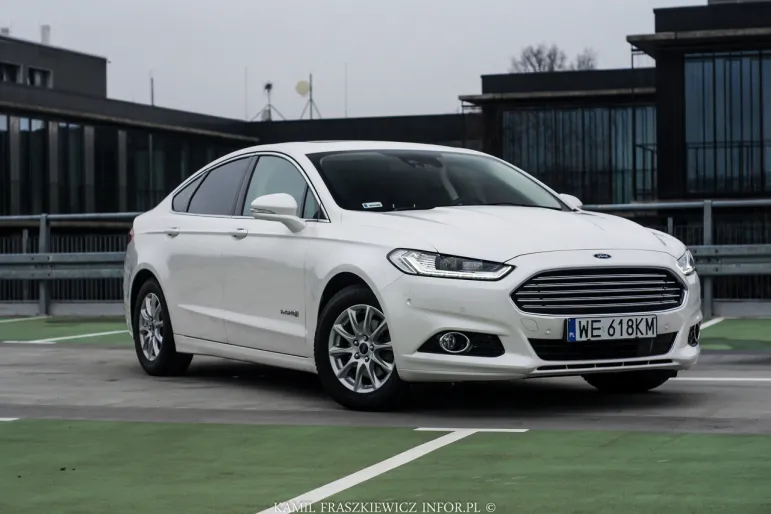 Ford Mondeo HEV hybryda 