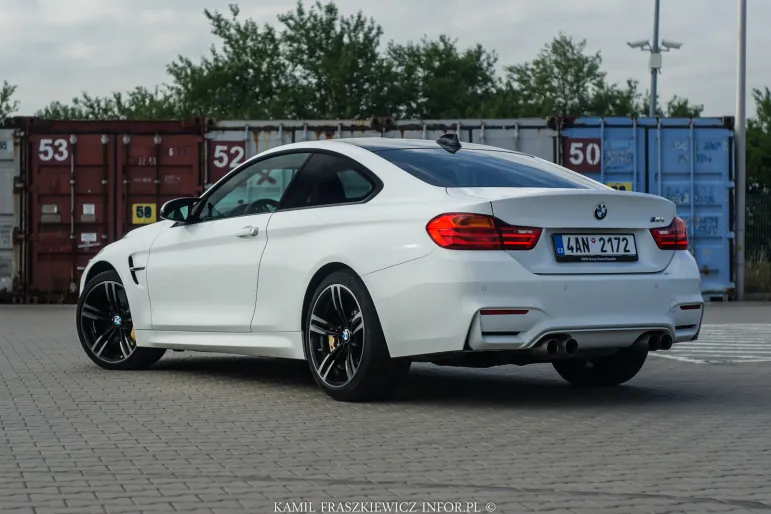 BMW M4 2016