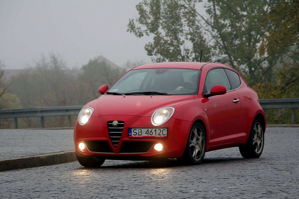 Alfa Romeo MiTo 1.6 JTDM przód/bok Fot. Maciej Medyj