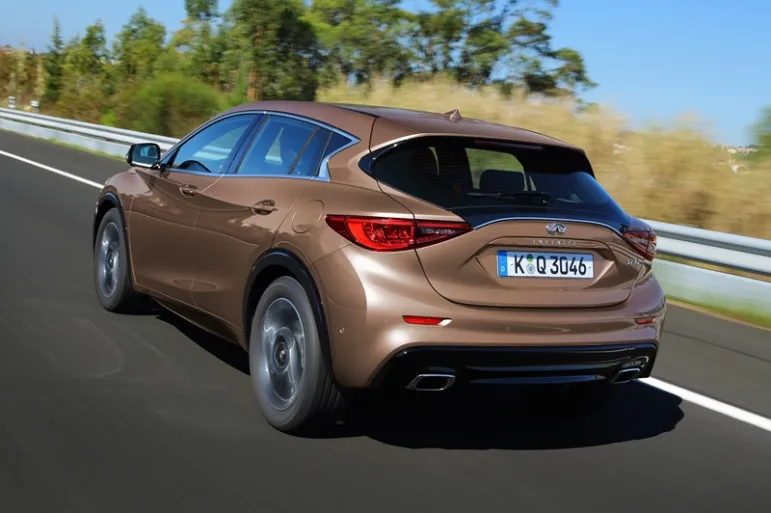 Infiniti Q30 2016