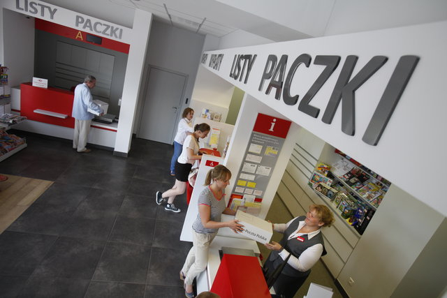 Czy można płacić kartą płatniczą na poczcie?