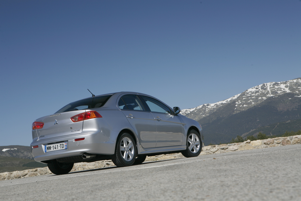 Jeżeli auto wibruje podczas hamowania, powinniśmy sprawdzić układ hamulcowy  fot. Mitsubishi