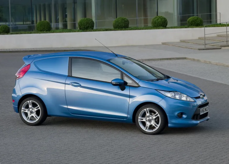 Ford Fiesta 1.4: wymiana pompy wody fot. Newspress