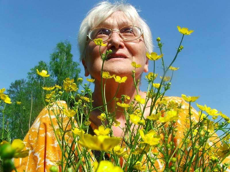 Osoba, która pracuje i jednocześnie pobiera emeryturę może starać się o zwiększenie emerytury.