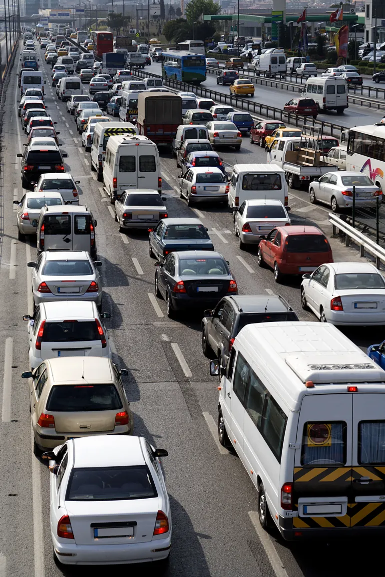 Na drogach w polskich miastach pojawi się coraz więcej pasów, wydzielonych dla ruchu autobusów, taksówek i służb miejskich Fot. Fotolia