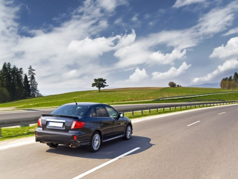 Jak jeździć autem oszczędnie? Fot. Fotolia