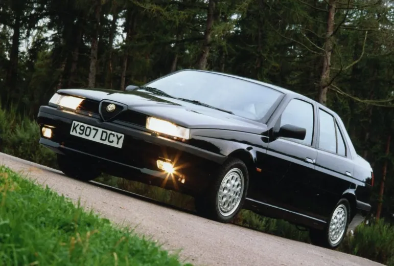 Homologacja świateł: czemu służy? Alfa Romeo 155 fot. Newspress