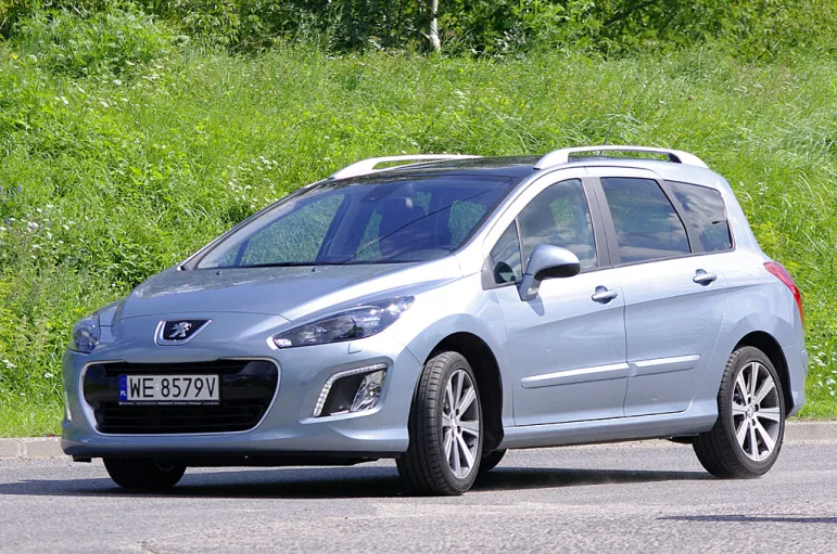 Peugeot 308 SW - lewy przód fot. Maciej Medyj