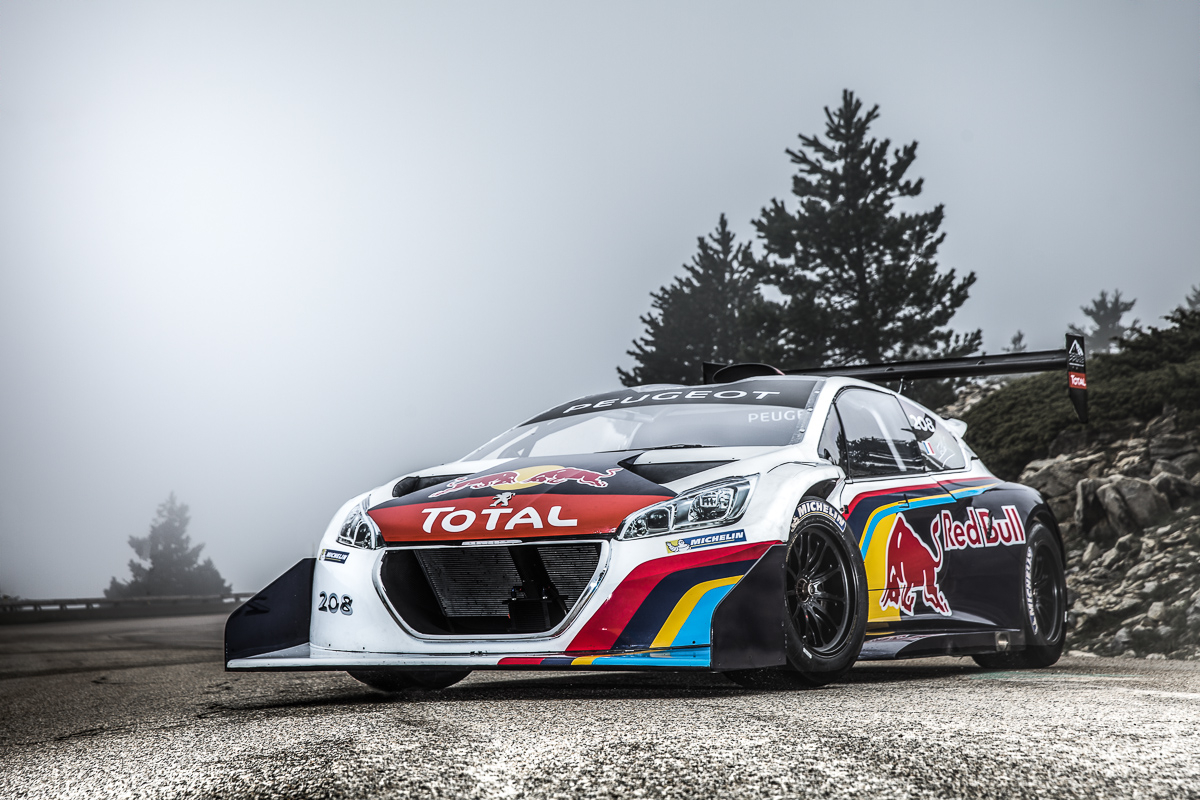 Sebastien Loeb za kierownicą 875-konnego Peugeota 208 T16 Pikes Peak zwyciężył w 
