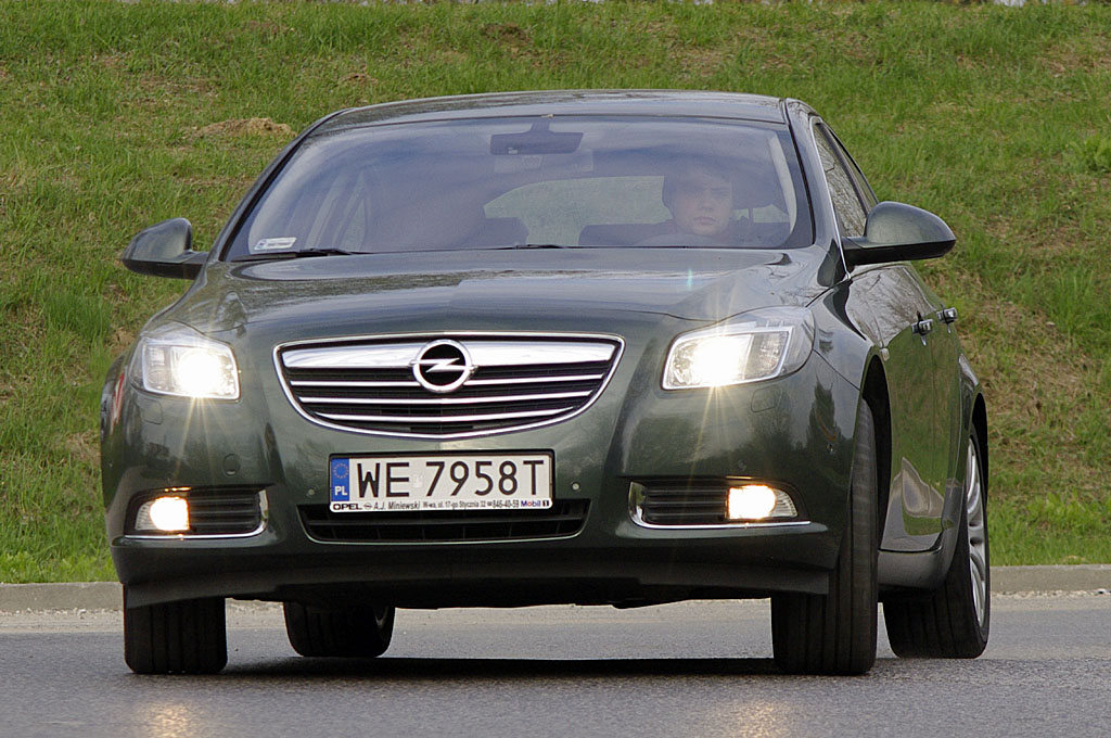 Opel Insignia 2.8 V6 Turbo przód Fot. Maciej Medyj