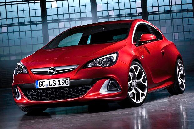 Nowy, sportowy, kompaktowy coupe będzie dostępny na rynku motoryzacyjnym w 2012 roku.  Nowy Opel Astra GTC w wyczynowej wersji  OPC, fot. Opel