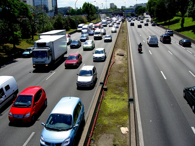 Dyrektor GDDKiA twierdzi, że na mecze do Lwowa kibice będą latać samolotami, a nie jeździć samochodami. Fot. Fotolia