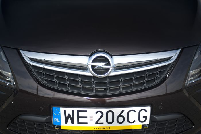 Opel zatrudni 300 osób do pracy przy montażu Opla Astry V generacji.