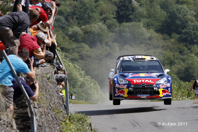 Samochód jakim jeżdżą kierowcy tego zespołu to Citroen DS3 WRC z turbodoładowanym silnikiem benzynowym o pojemności 1.6 litra z bezpośrednim wtryskiem. Auto francuskiego zespołu dysponuje mocą 300 KM osiąganą przy 6000 obr/min oraz moment obrotowy 350 Nm. Waga DS3 określona jest jako nie mniejsza niż 1200 kg.