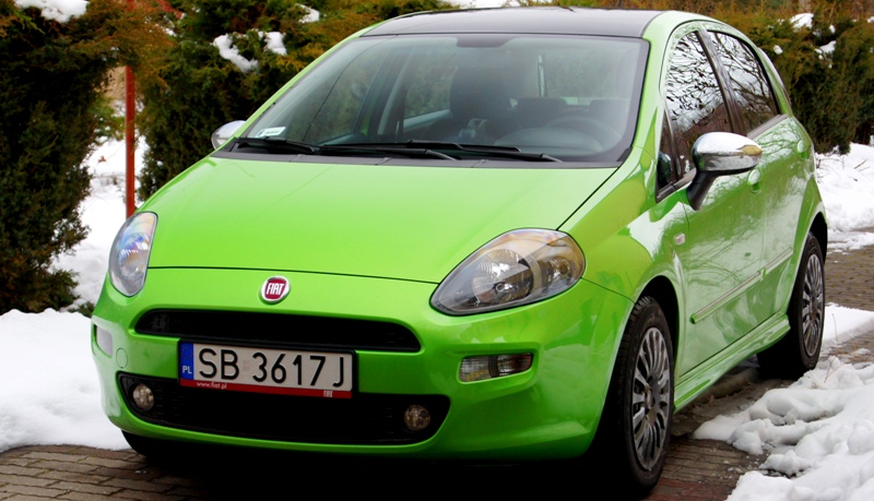 Fiat Punto TwinAir mimo silnika o pojemności wynoszącej mniej niż 0,9 l jest zadziwiająco dynamiczny. Na dodatek potrafi spalić mniej niż 4l benzyny na 100 km.