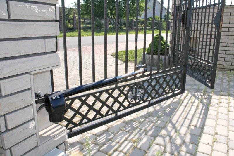 Tylko dobrze dobrany napęd daje pewność, że brama automatyczna będzie działać sprawnie. 