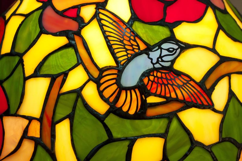 Wpatrujemy się w witraże z podziwem myśląc jednocześnie, że wspaniale byłoby mieć takie arcydzieło w domu, ale to chyba niemożliwe... Fot. Fotolia