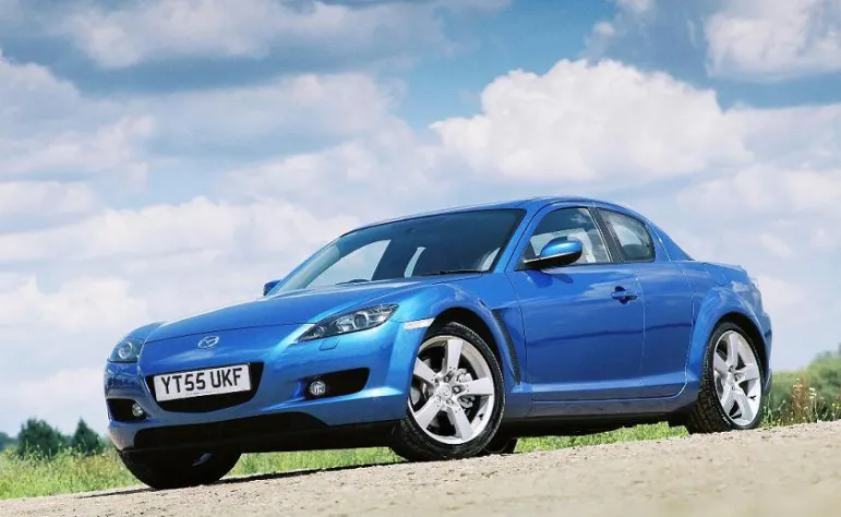 Mazda RX-8 spopularyzowała silnika Wankla w Europie. Na giełdach nie brakuje ofert sprzedaży tego modelu. 