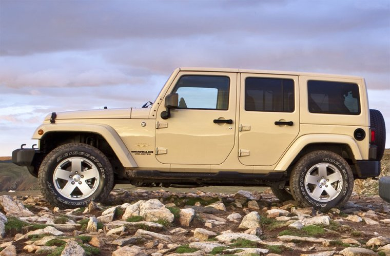Są spodoby aby bezpiecznie przejechać przez dziury i nierówności. fot. Jeep