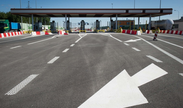 System viaAUTO ma zmniejszyć kolejki aut przy punktach poboru opłat na autostradach.