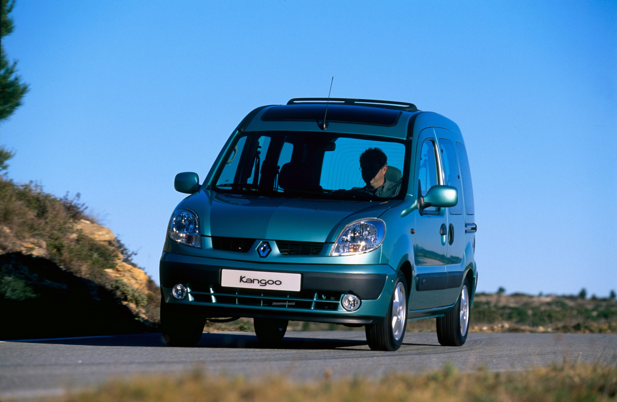 Renault Kangoo: wymiana przednich reflektorów fot. Renault