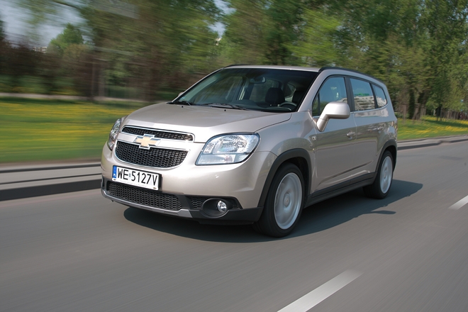 Przewidywanie sytuacji na drodze i znajomość zasad działania mechanizmów zamontowanych w aucie może przynieść duże oszczędności paliwa. Chevrolet Orlando Fot. Moto.wieszjak.pl