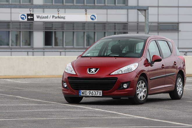 Poradnik kupującego: Konfigurowanie Peugeota 207 SW to dość skomplikowany proces. Należy dokonywać go etapami: od wyboru nadwozia, poprzez silnik, a skończywszy na wersji wyposażenia. Fot. Moto.wieszjak.pl
