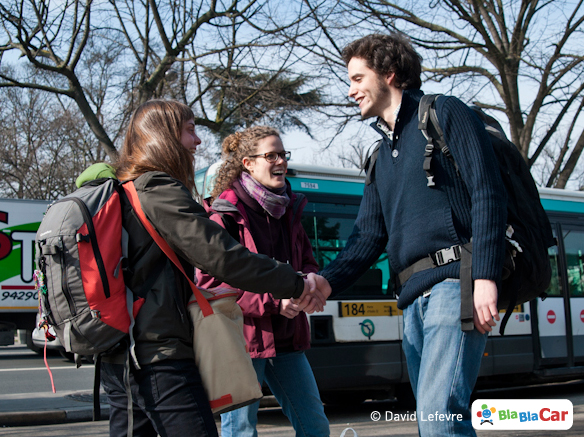 Platforma BlaBlaCar łączy osoby dysponujące miejscem w samochodzie.