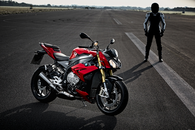 Ryzyko wypadku na motocyklu jest znacznie większe niż w przypadku auta. Problem polega na tym, że wina najczęściej leży po stronie innych użytkowników drogi.