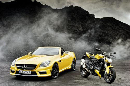Mercedes postanowił uczcić rok współpracy z włoskim producentem motocykli.