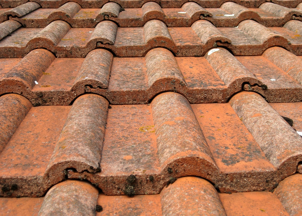 Dachówki ceramiczne.