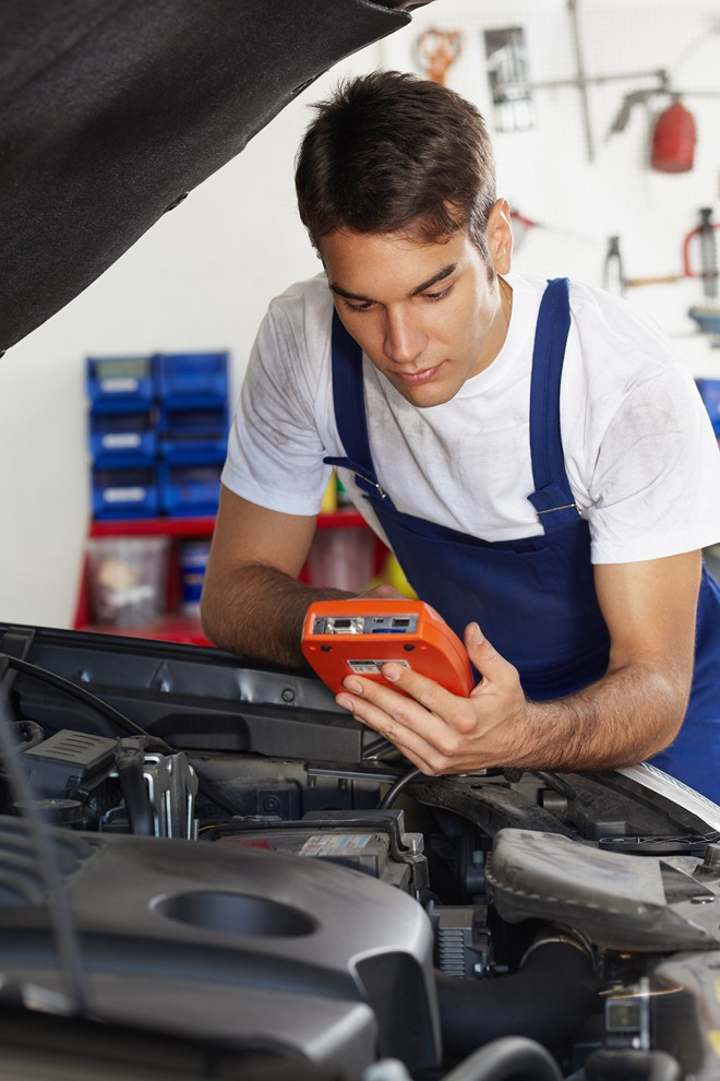 Auto powypadkowe można rozpoznać; Fot. Fotolia