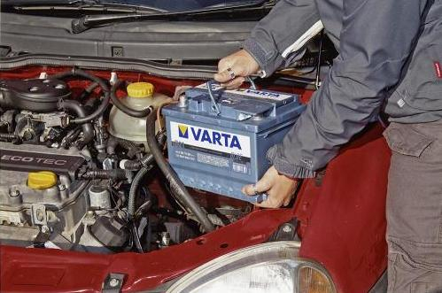 Radzimy jak zaprogramować komputer po odłączeniu od akumulatora.