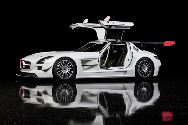 Równolegle z premierą rynkową SLS AMG Mercedes-AMG zaprezentował wariant GT3 fot. Mercedes