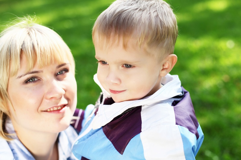 Adoptowane dziecko wchodzi do rodziny adoptującego i jest traktowane jak dziecko urodzone w tej rodzinie
