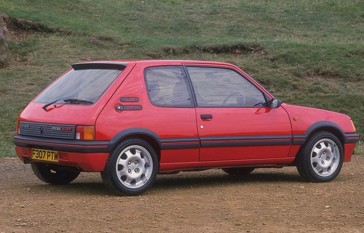 Przegląd układu kierowniczego w Peugeocie 205. Fot.Newspress